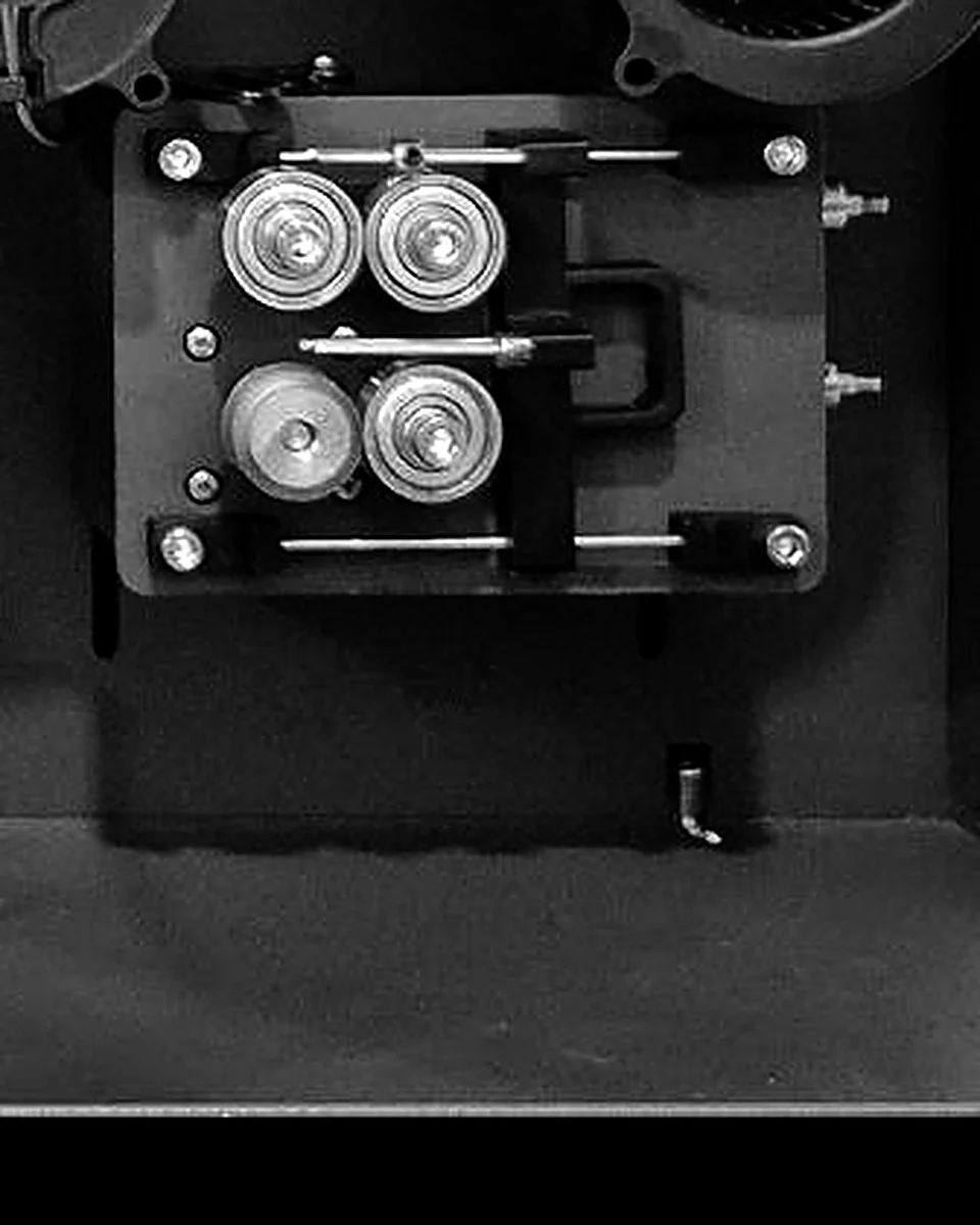 Puller rollers that draw the filament and hold its diameter on ASTER-C